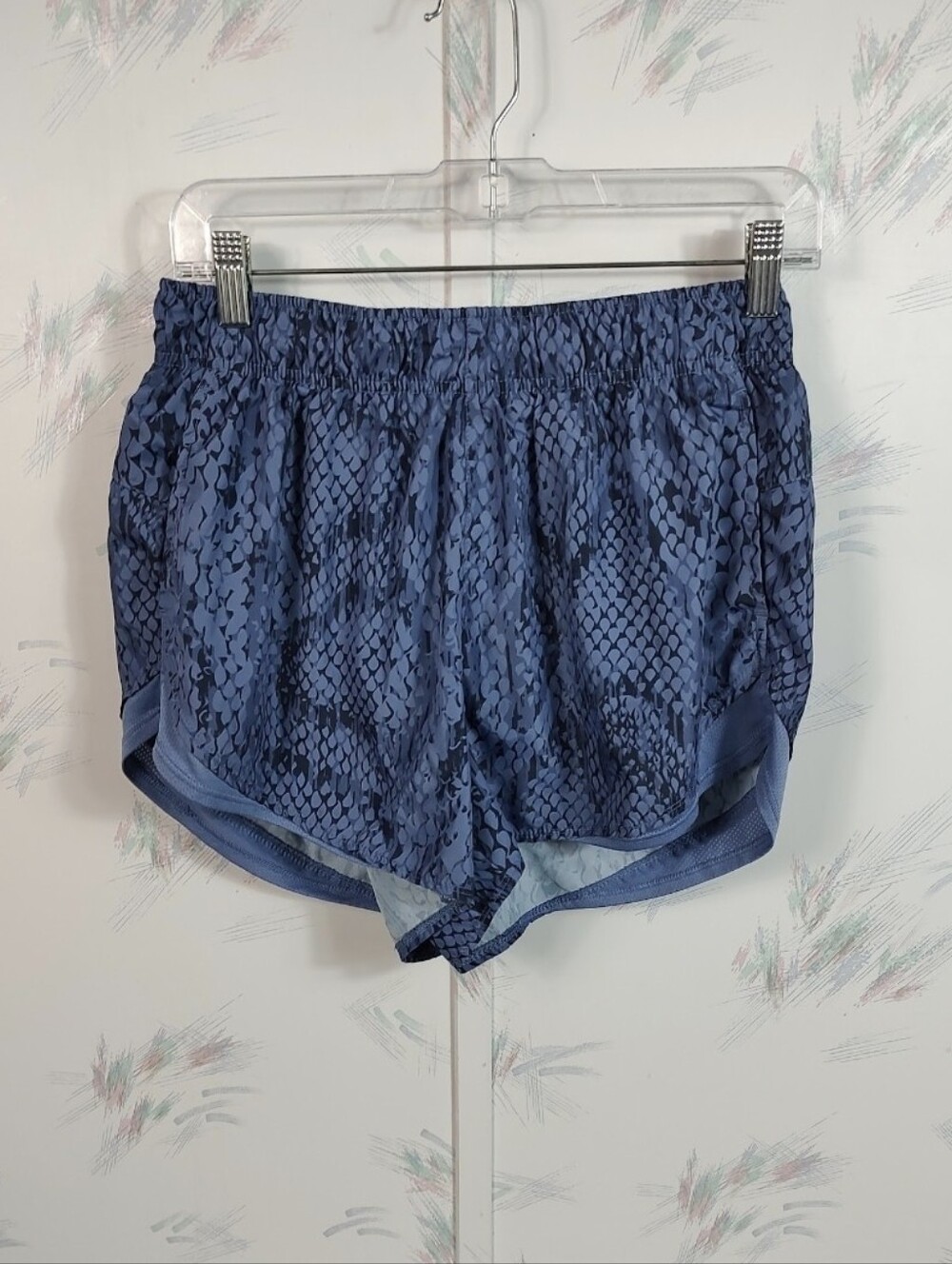 Athletic Works Blue Snakeskin Print Athletic Shorts M